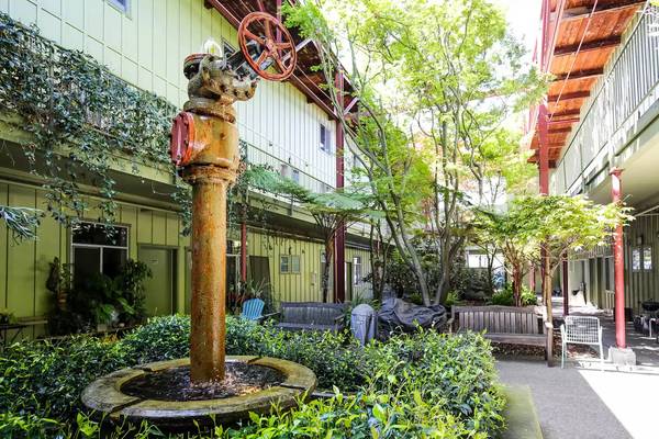 Listing photo 1 of 5