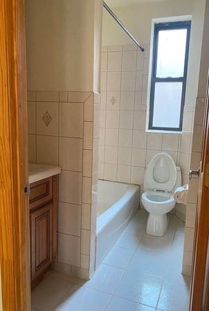 Listing photo 1 of 4