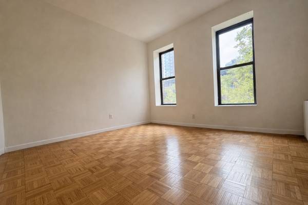 Listing photo 1 of 5