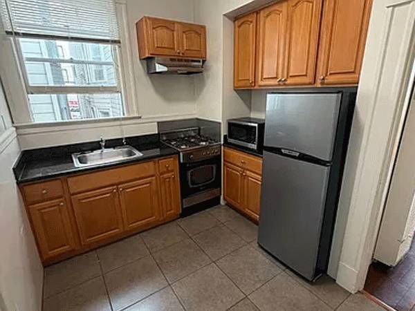 Listing photo 1 of 5