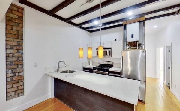 Listing photo 1 of 5