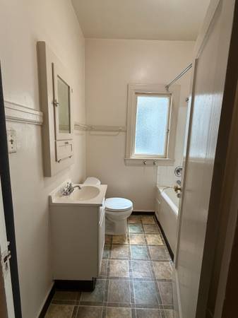 Listing photo 1 of 5