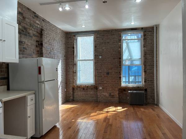 Listing photo 1 of 5
