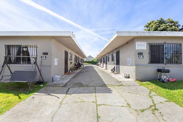 Listing photo 1 of 5