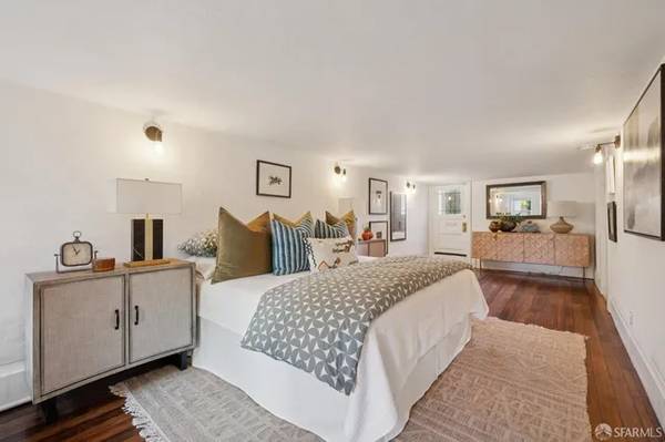 Listing photo 1 of 4
