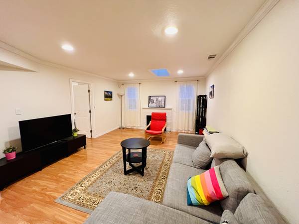 Listing photo 1 of 5