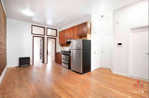 Listing photo 1 of 5