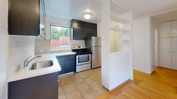 Listing photo 1 of 5
