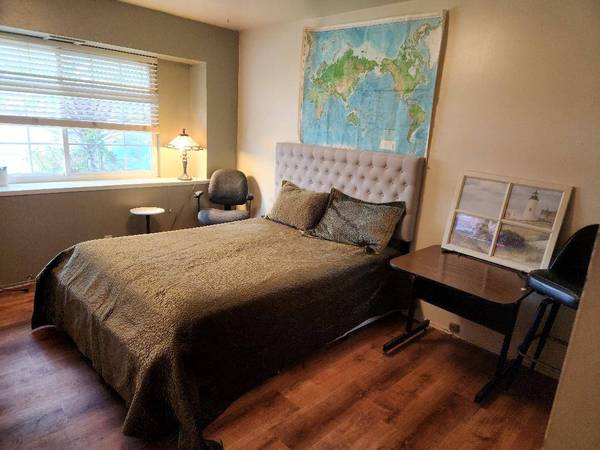 Listing photo 1 of 2