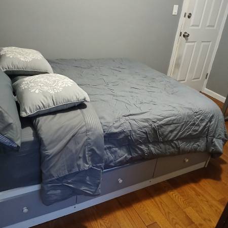 Listing photo 1 of 5