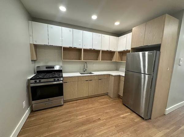 Listing photo 1 of 5