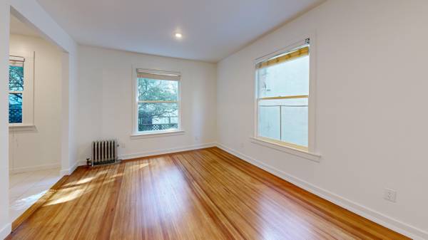 Listing photo 1 of 5