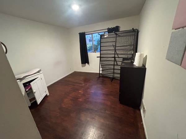 Listing photo 1 of 3