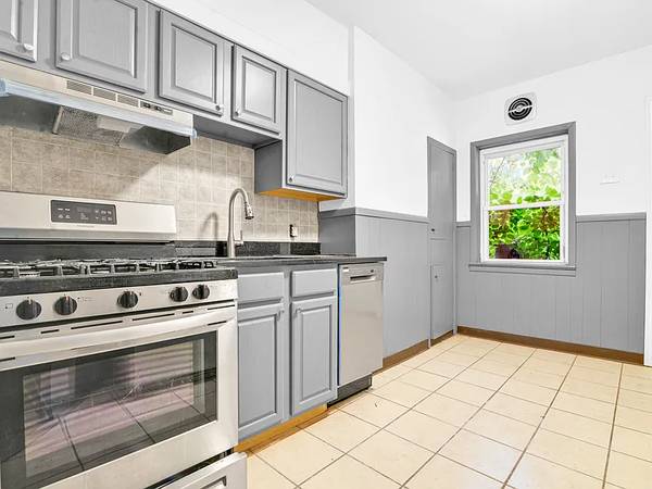 Listing photo 1 of 5