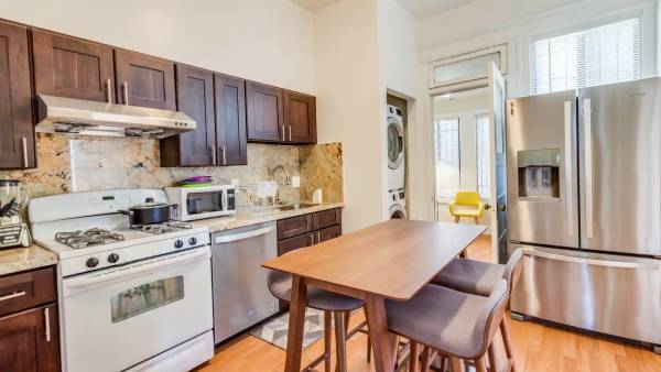 Listing photo 1 of 5