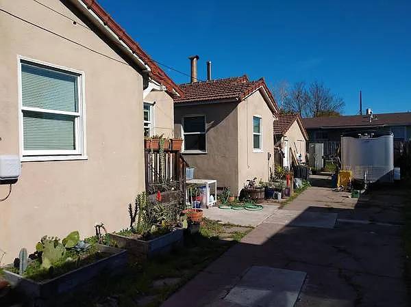 Listing photo 1 of 2