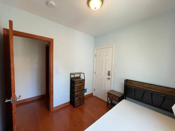 Listing photo 1 of 5