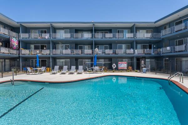 Listing photo 1 of 5