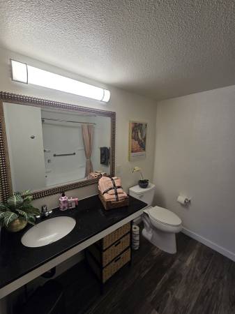 Listing photo 1 of 5