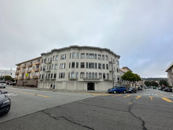 Listing photo 1 of 5