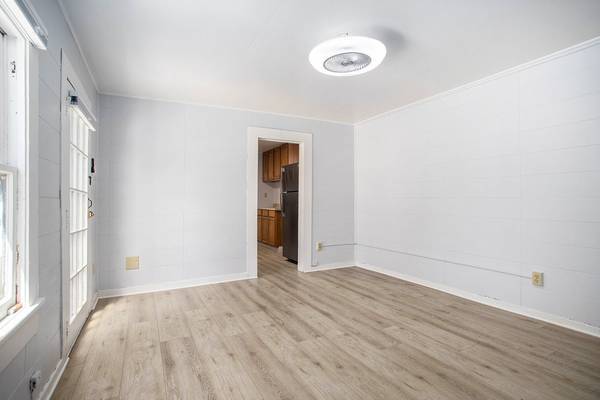 Listing photo 1 of 5