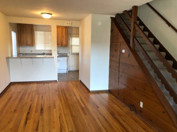 Listing photo 1 of 4