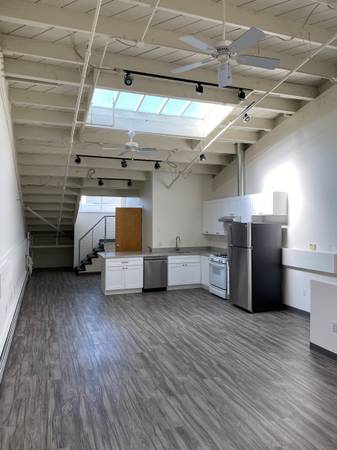 Listing photo 1 of 5