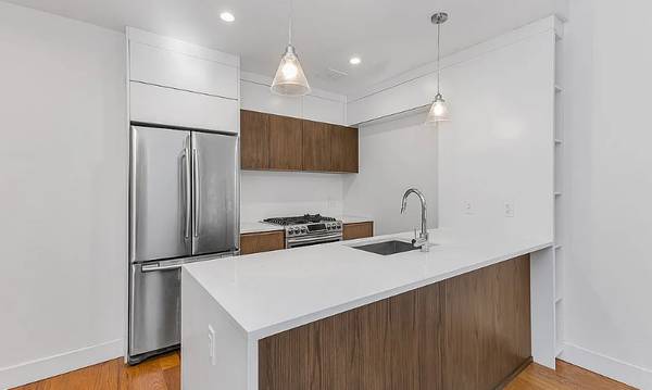 Listing photo 1 of 4