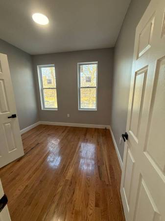 Listing photo 1 of 5