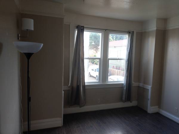 Listing photo 1 of 5