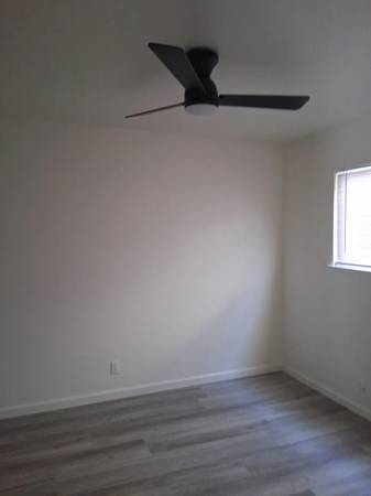 Listing photo 1 of 2