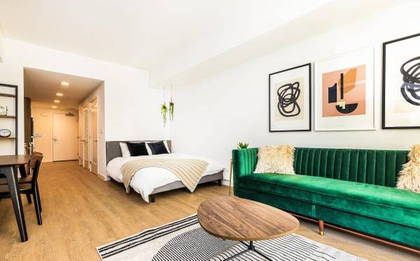 Listing photo 1 of 5