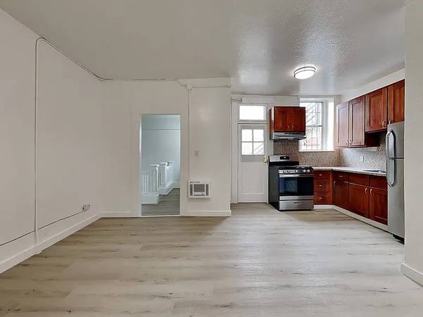Listing photo 1 of 5