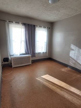 Listing photo 1 of 5