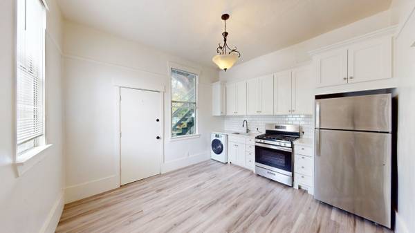 Listing photo 1 of 5