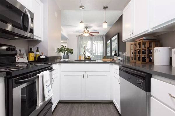 Listing photo 1 of 5