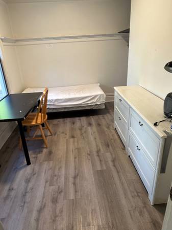 Listing photo 1 of 5