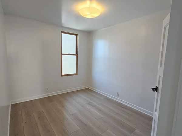 Listing photo 1 of 4