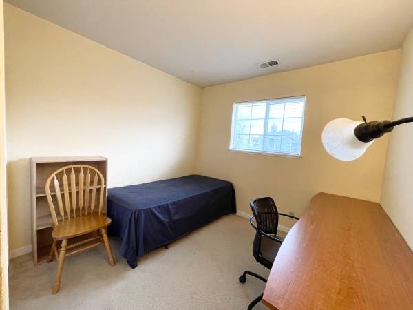 Listing photo 1 of 2