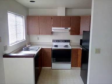 Listing photo 1 of 4