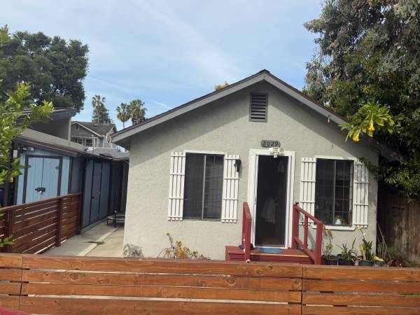 Listing photo 1 of 5