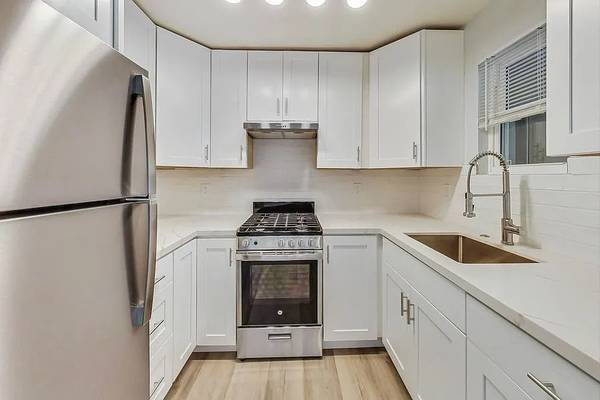 Listing photo 1 of 4