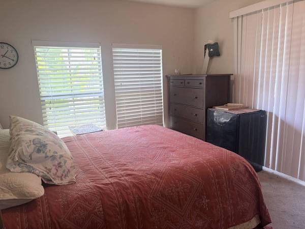 Listing photo 1 of 4