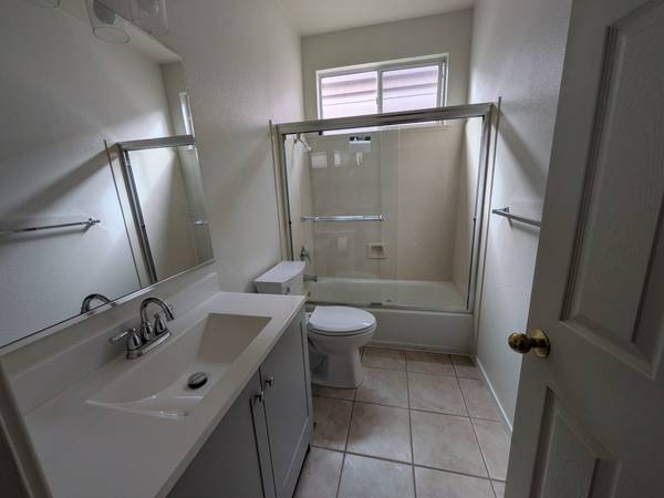 Listing photo 1 of 2