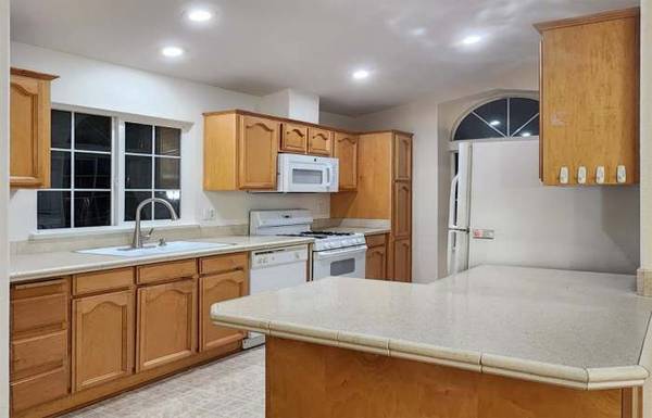 Listing photo 1 of 5