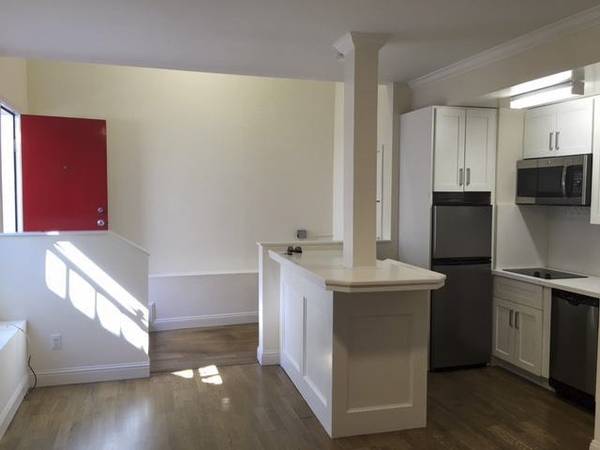 Listing photo 1 of 5