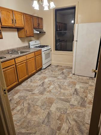 Listing photo 1 of 5