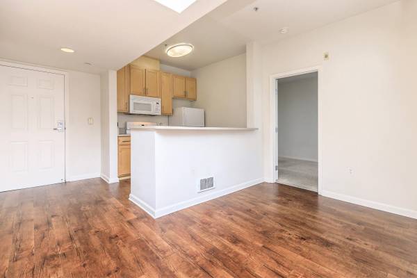 Listing photo 1 of 5