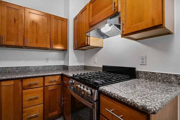 Listing photo 1 of 5