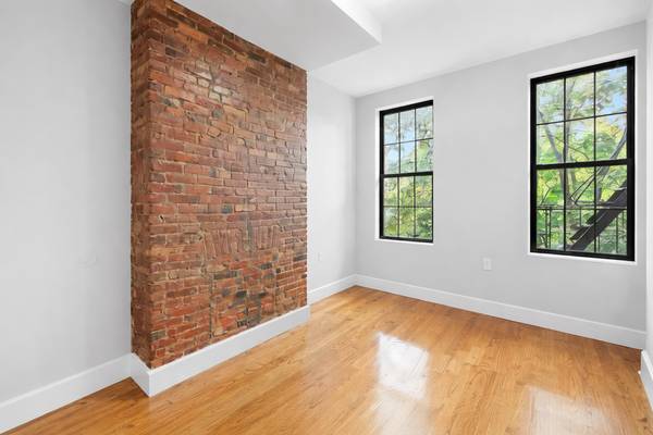 Listing photo 1 of 5